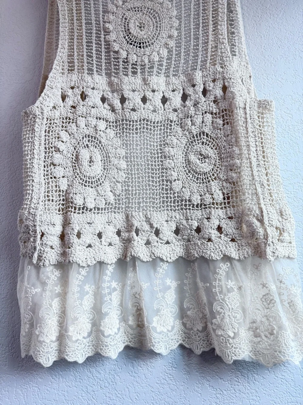 D&Y Nordstrom Rack Brand Beige Crochet Openwork Vest. Size OS. - Picture 14 of 14